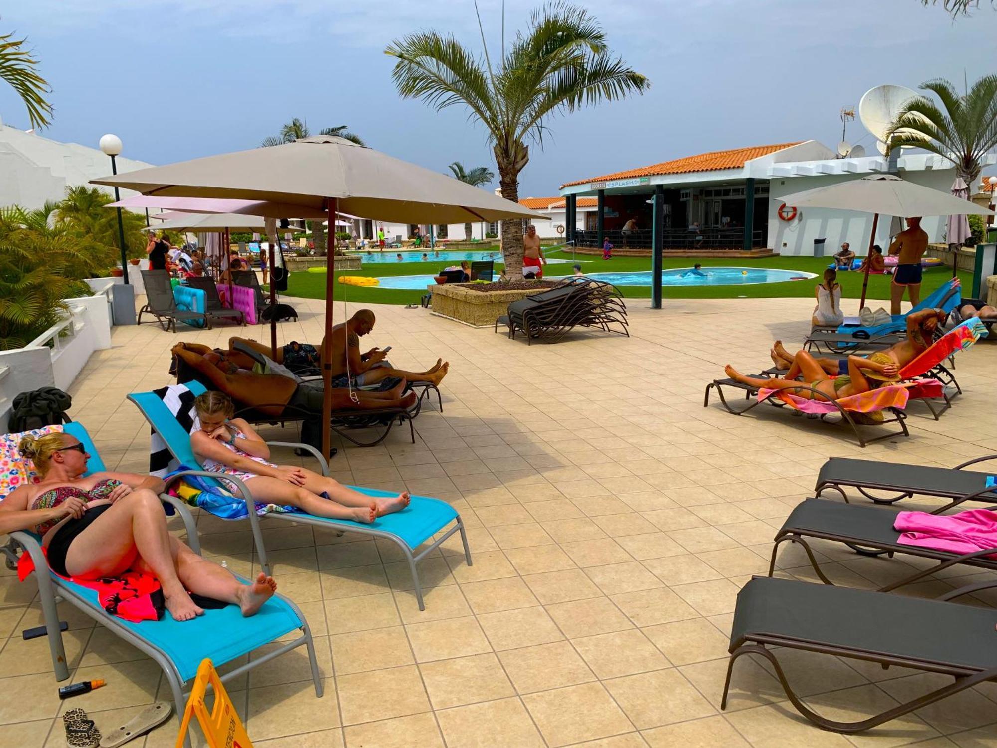 Ocean Breeze And Seaview Resort アデヘ エクステリア 写真