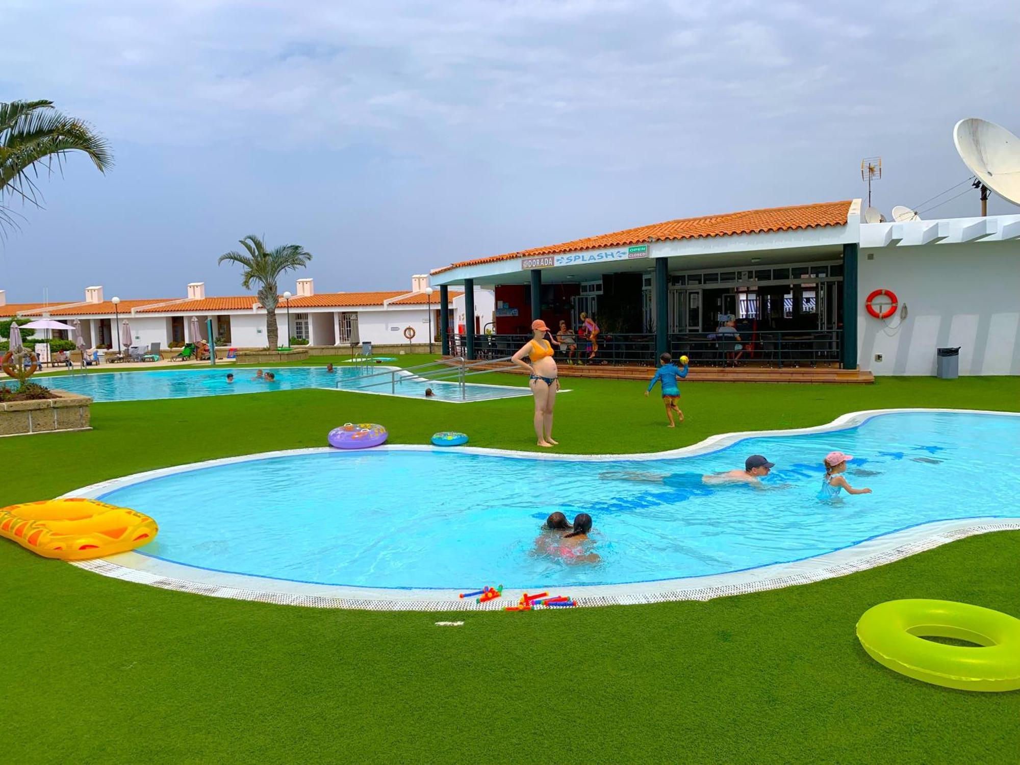 Ocean Breeze And Seaview Resort アデヘ エクステリア 写真